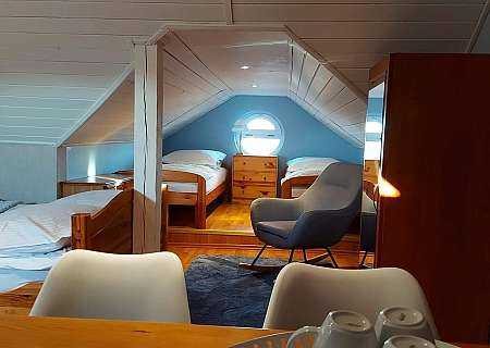 Pokój trzyosobowy poddasze